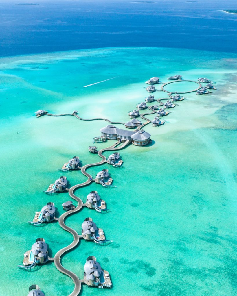 where the whish to travel the world can take you: houses on the Maldives