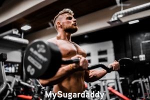man exercising at gym and making his natural scent more evident